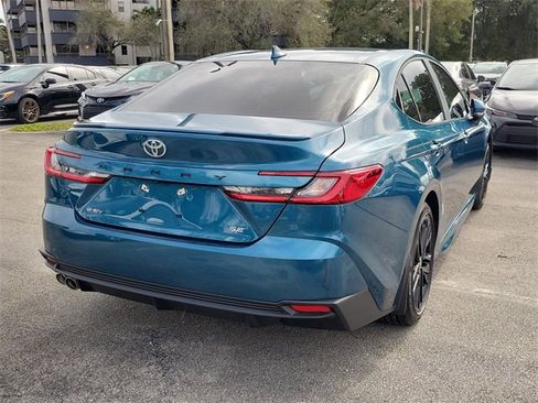 Used 2025 Toyota Camry SE image 4