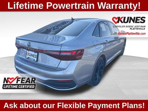 Used 2025 Volkswagen Jetta SE w/ Sunroof Package image 4