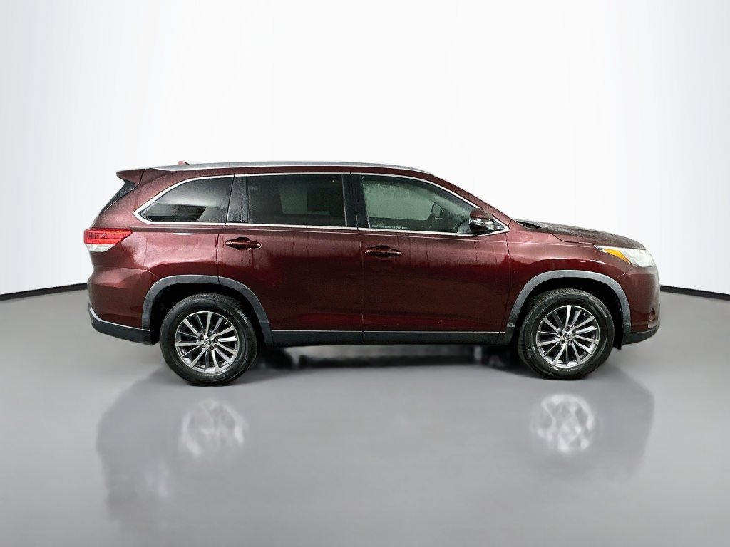 Used 2019 Toyota Highlander XLE FWD image 7