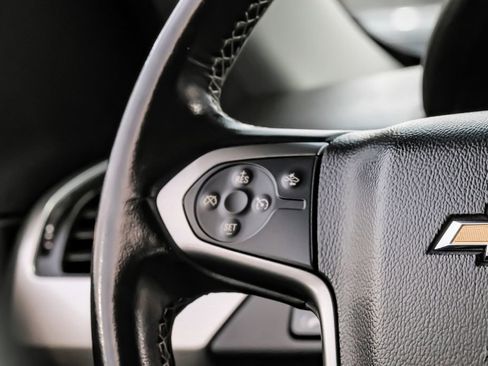 Used 2018 Chevrolet Suburban LT image 16