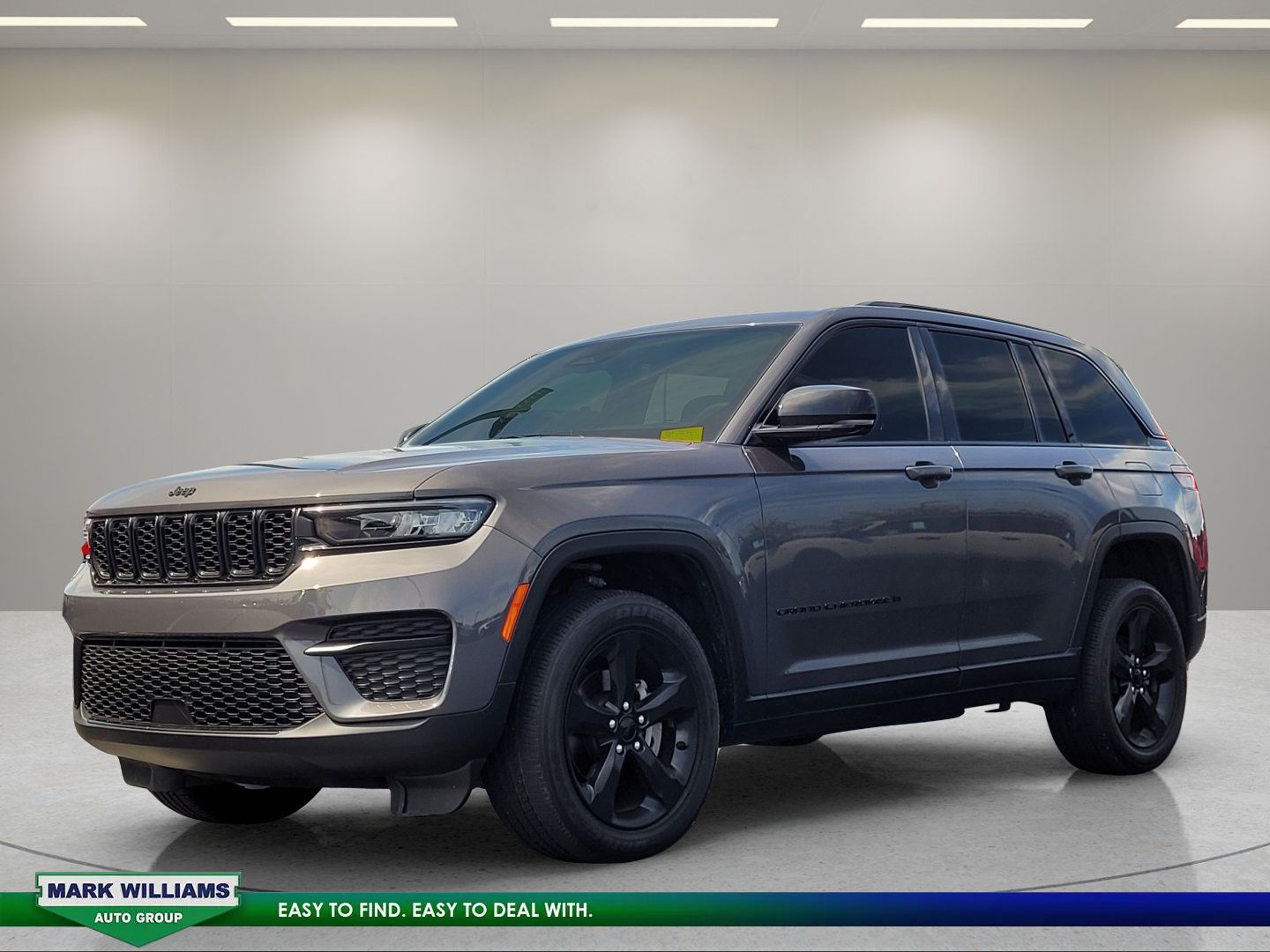 Used 2023 Jeep Grand Cherokee Altitude AWD/4WD image 8