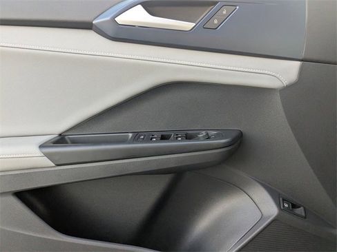 Certified 2024 Volkswagen Taos SE image 26