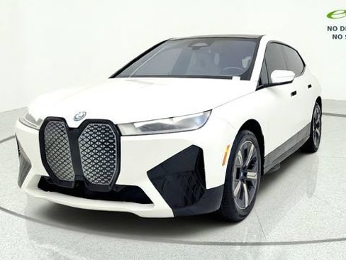Used 2023 BMW iX xDrive50 w/ Sport Package AWD/4WD image 3