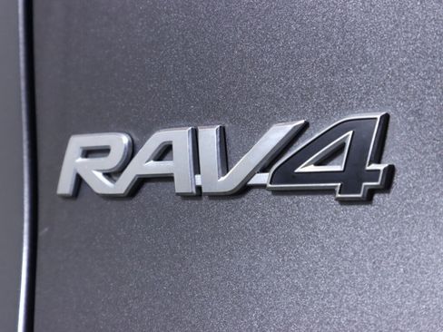 Used 2021 Toyota RAV4 LE AWD/4WD image 32