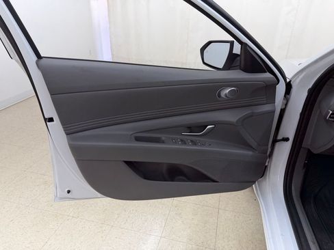 Used 2025 Hyundai Elantra SEL FWD image 16