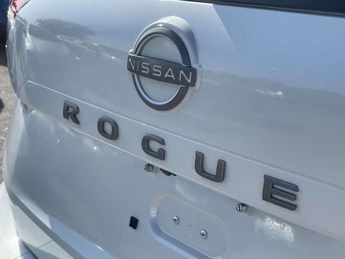 Used 2025 Nissan Rogue S image 8
