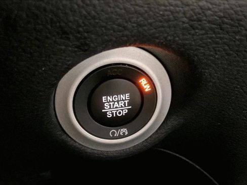 Used 2025 Chrysler Pacifica Limited FWD image 37