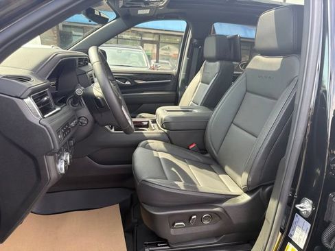 Used 2024 GMC Yukon Denali w/ Advanced Technology Package AWD/4WD image 12