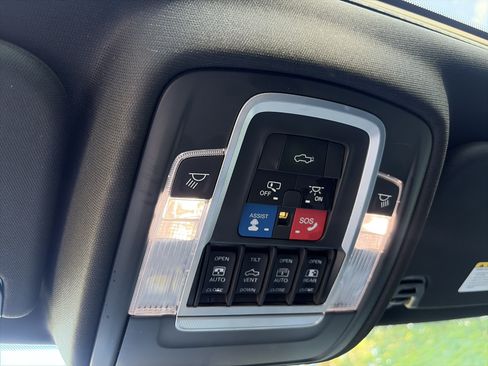 Used 2019 RAM 1500 Laramie AWD/4WD image 44