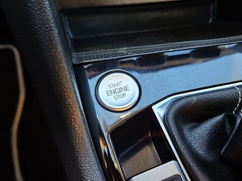 Certified 2023 Volkswagen Taos SE w/ Panoramic Sunroof Package image 20