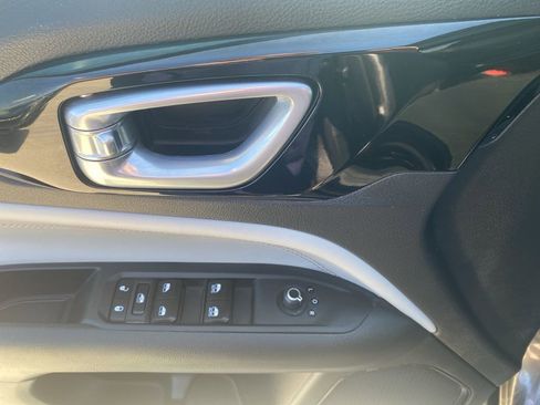 Certified 2023 Jeep Compass Limited w/ Sun and Sound Group AWD/4WD image 20