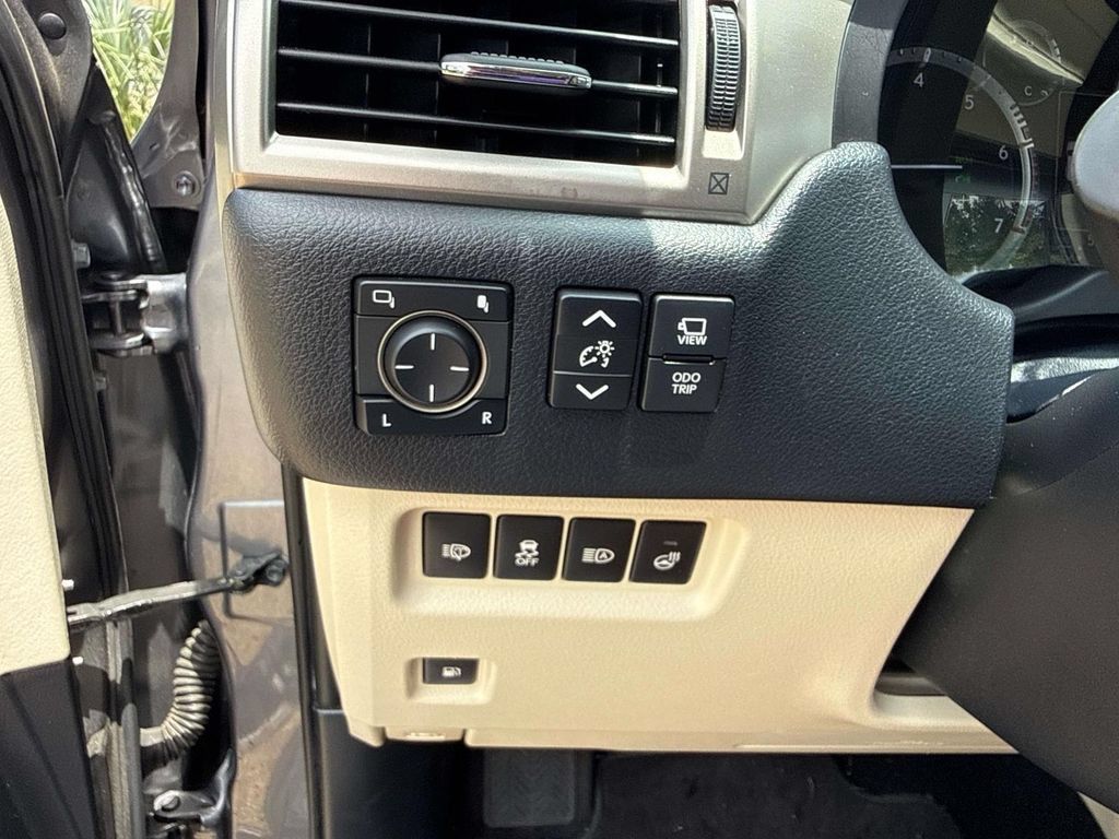 Used 2021 Lexus GX 460 Luxury w/ Off Road Package AWD/4WD image 27