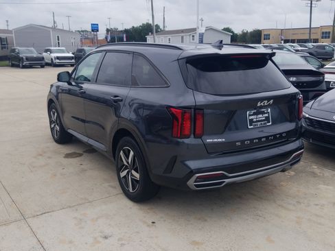 Used 2022 Kia Sorento S FWD image 5