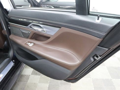Used 2017 BMW 750i xDrive AWD/4WD image 24