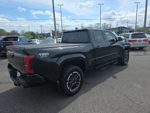 Used 2025 Toyota Tacoma TRD Sport image 4