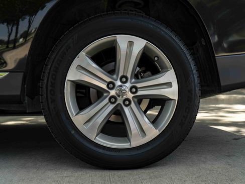 Used 2012 Toyota Highlander Limited FWD image 14