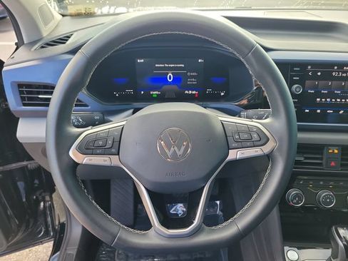 Certified 2023 Volkswagen Taos SE w/ Panoramic Sunroof Package FWD image 19