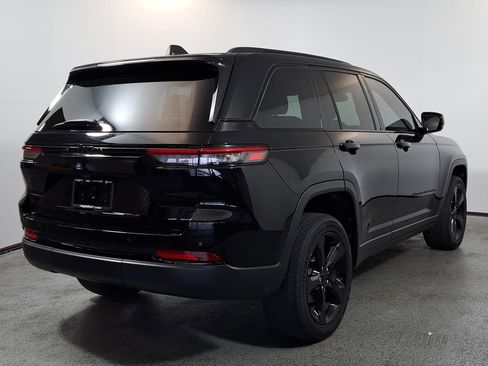 Used 2023 Jeep Grand Cherokee Altitude image 6