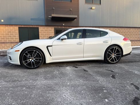 Used 2015 Porsche Panamera 4S image 1