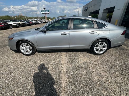 Used 2025 Honda Accord LX image 6