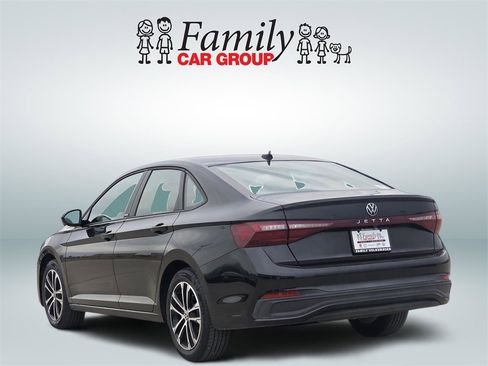 Used 2025 Volkswagen Jetta Sport image 3