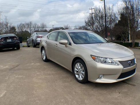 Used 2013 Lexus ES 300h w/ Luxury Pkg image 2