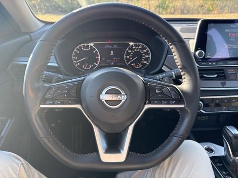 Used 2025 Nissan Altima 2.5 SR image 19