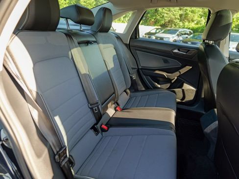 Used 2025 Volkswagen Jetta SE w/ Sunroof Package FWD image 32
