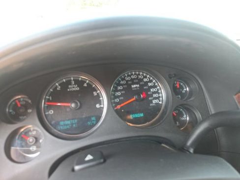 Used 2010 GMC Yukon SLE RWD image 7