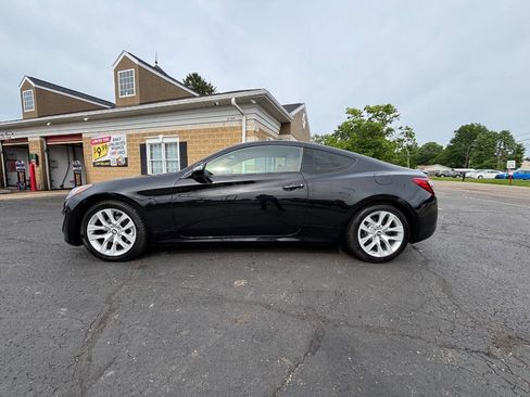 Used 2013 Hyundai Genesis 3.8 RWD image 2