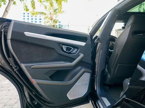 Used 2022 Lamborghini Urus image 65
