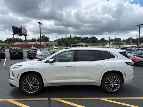 Used 2025 Buick Enclave Avenir w/ Super Cruise Package FWD image 3