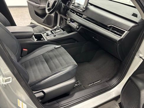 Used 2024 Mitsubishi Outlander FWD image 35