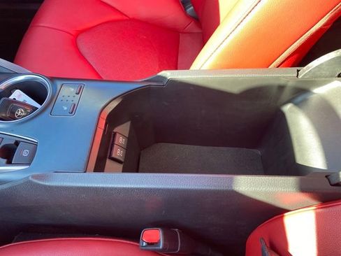 Used 2018 Toyota Camry XSE image 13