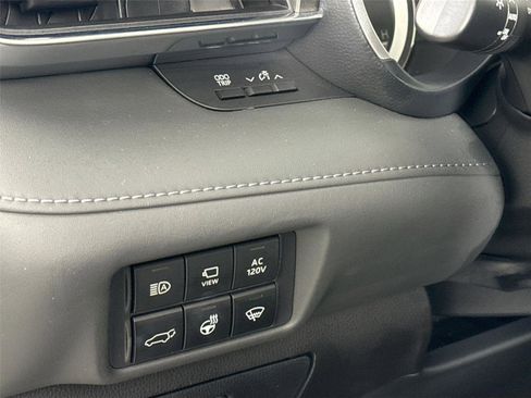 Used 2022 Toyota Highlander Limited AWD/4WD image 16