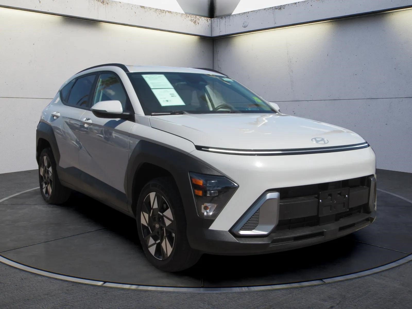 Used 2025 Hyundai Kona SEL AWD/4WD image 2