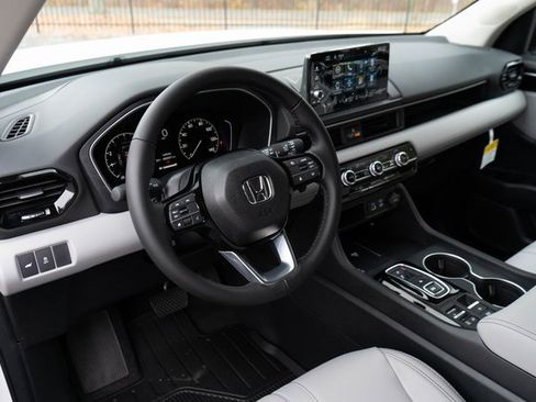 New 2025 Honda Pilot EX-L image 3