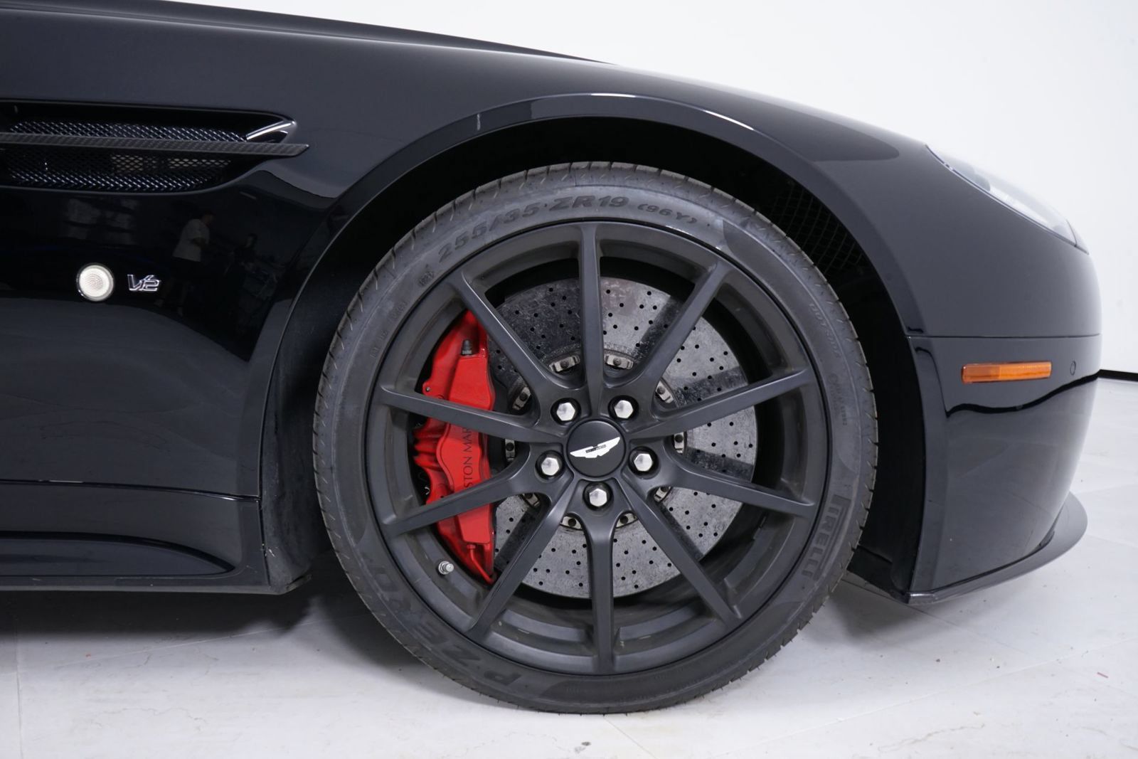 Used 2015 Aston Martin V12 Vantage S RWD image 15