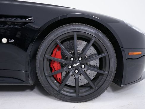 Used 2015 Aston Martin V12 Vantage S RWD image 15