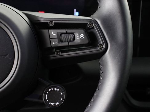 Used 2025 Porsche Macan Electric image 15