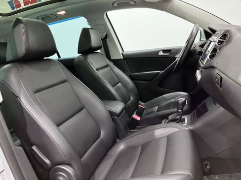 Used 2013 Volkswagen Tiguan SE image 40
