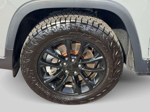 Used 2023 Jeep Cherokee Altitude Lux image 11