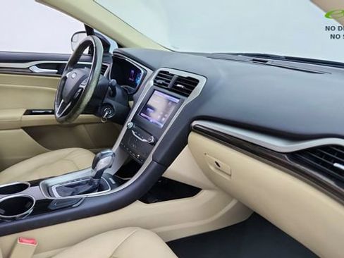 Used 2013 Ford Fusion SE FWD image 21