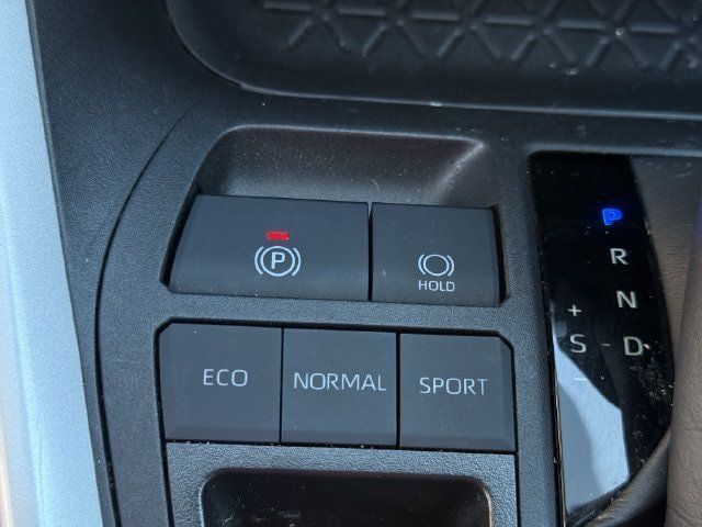 Used 2023 Toyota RAV4 XLE FWD image 20