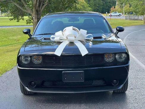 Used 2012 Dodge Challenger SXT image 2