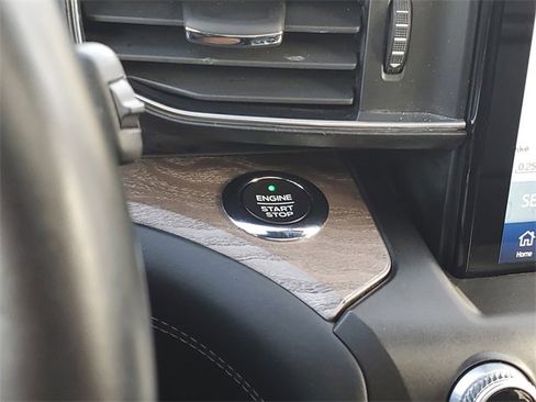 Used 2020 Ford Explorer Platinum w/ Premium Technology Package image 18