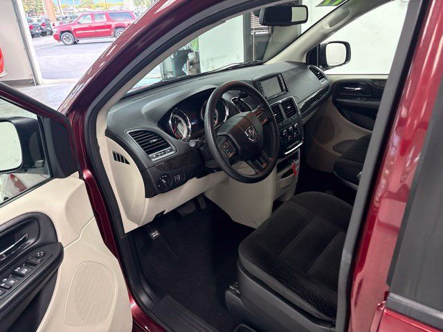 Used 2019 Dodge Grand Caravan SE w/ UConnect Hands-Free Group FWD image 12