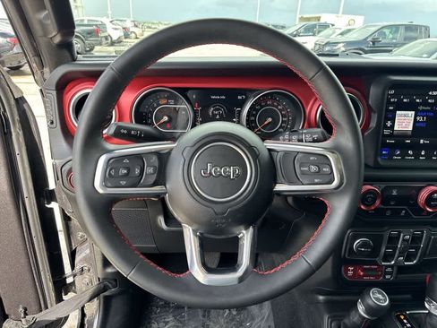 Used 2023 Jeep Wrangler Unlimited Rubicon AWD/4WD image 14