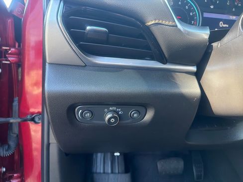 Used 2020 Chevrolet Traverse LT image 34