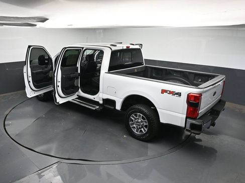Used 2023 Ford F250 Lariat w/ FX4 Off-Road Package AWD/4WD image 45